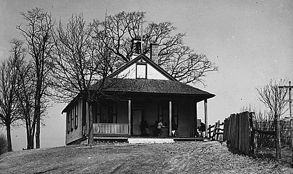 Amish schoolhouse in 1941 Pennsylvania.