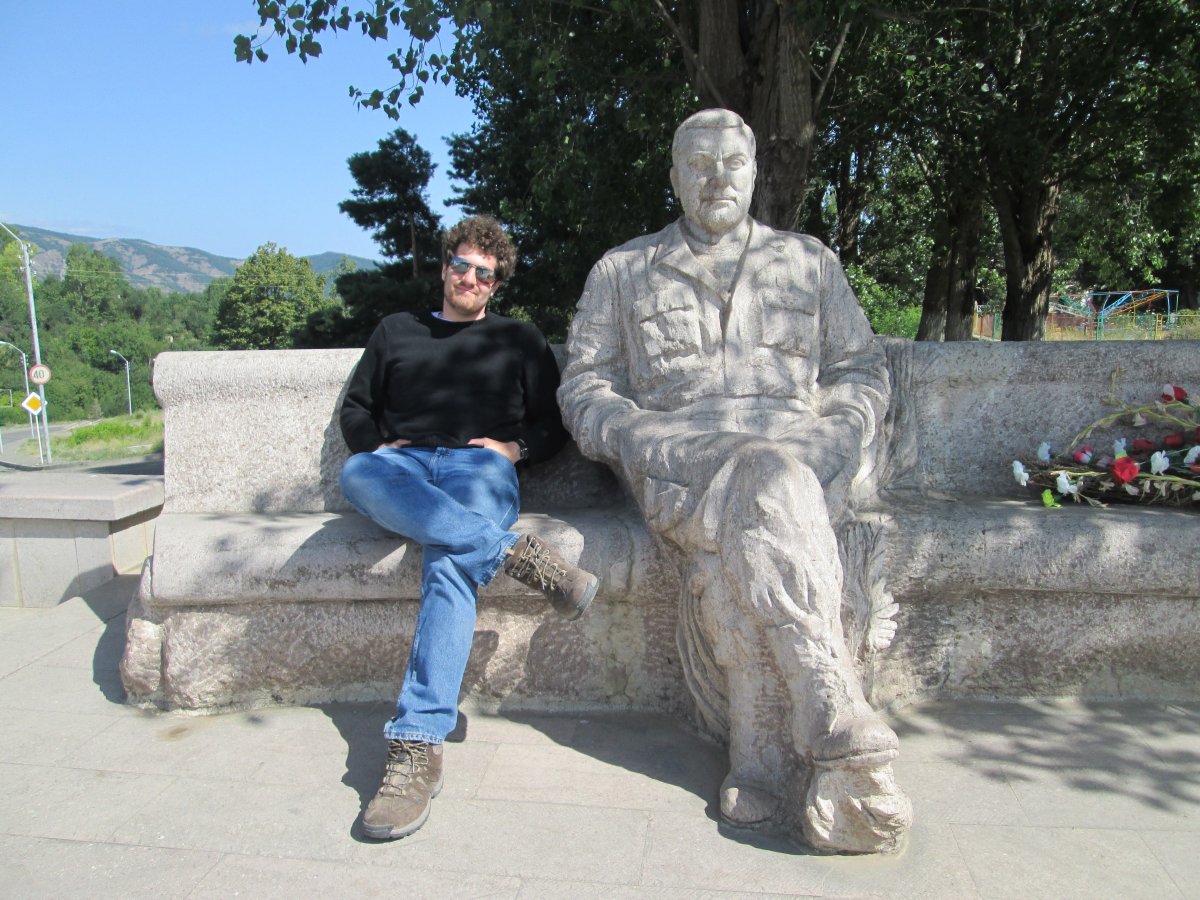 The author in Shushi with the statue of Vazgen Sargsyan.