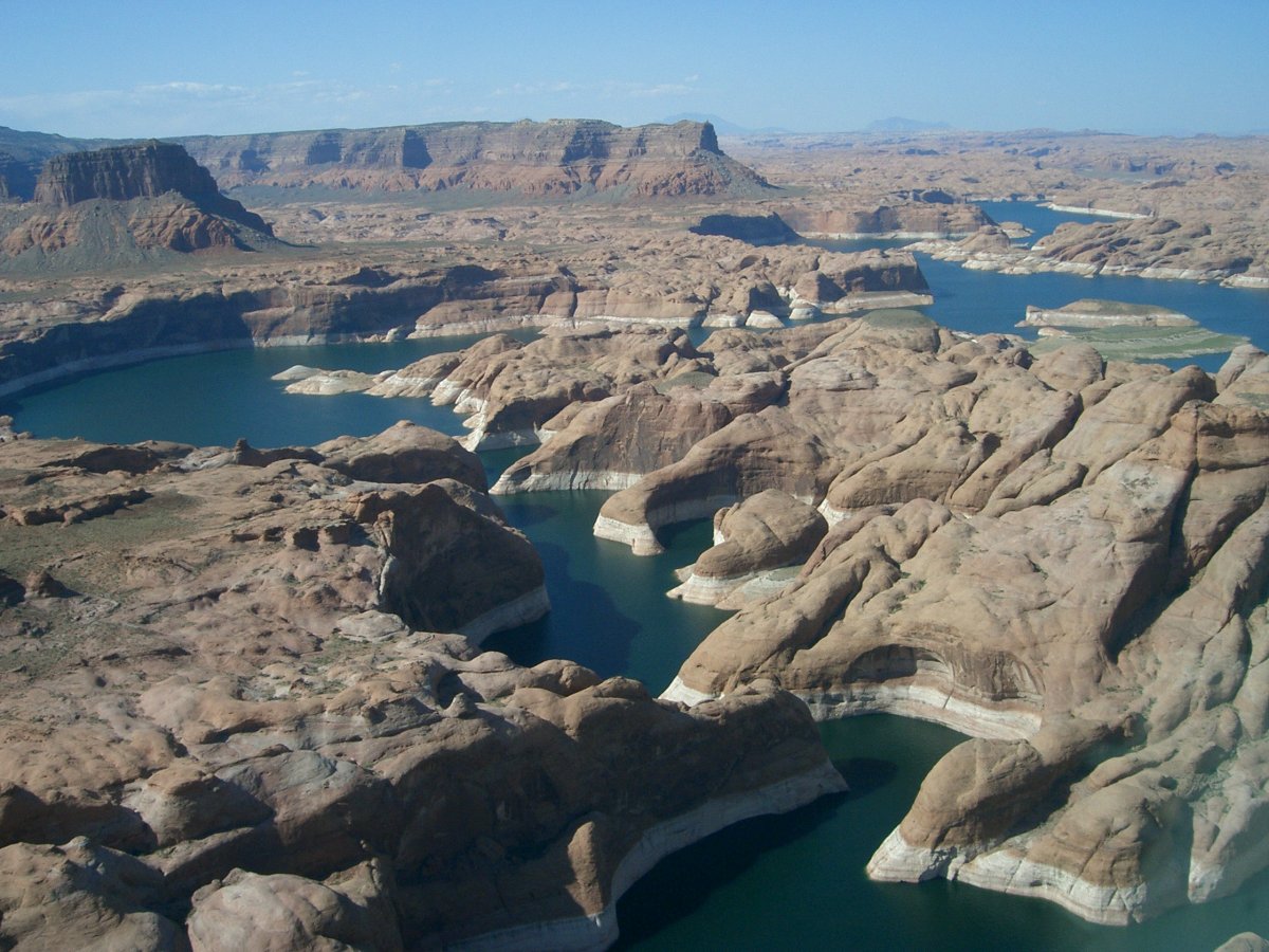 Lake Powell, in 2009, showing a white calcium carbonate 'bathtub ring.'