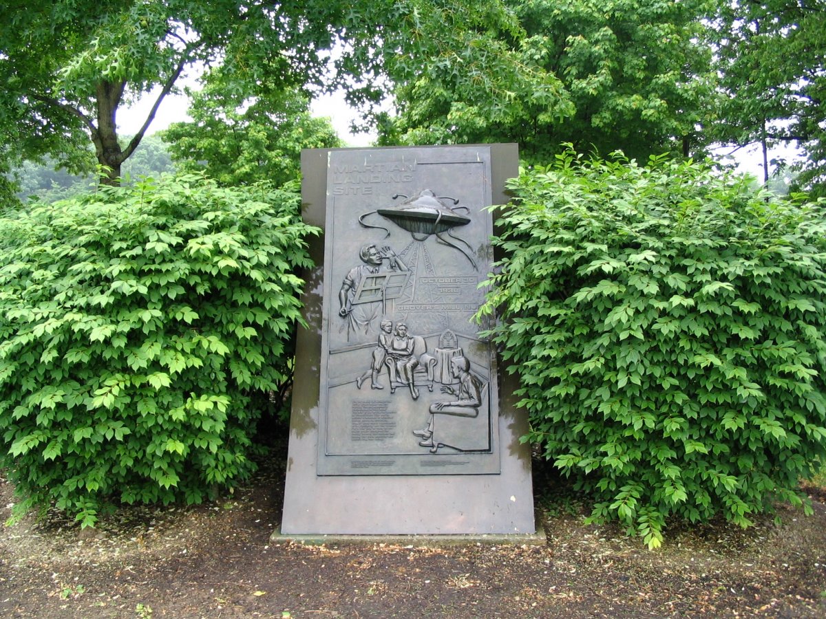 A historical marker in Grover's Mill, NJ.