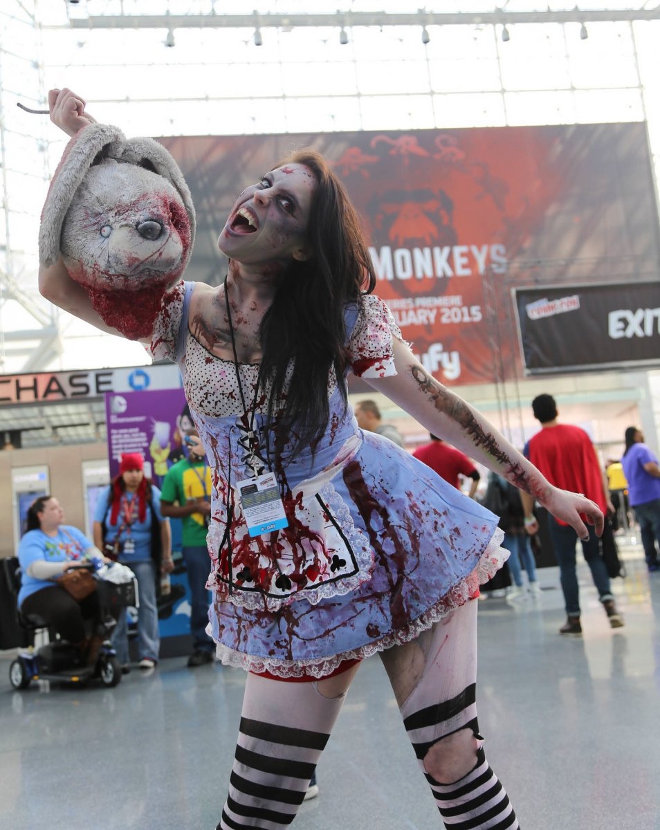Zombie Alice at 2014 New York ComicCon.
