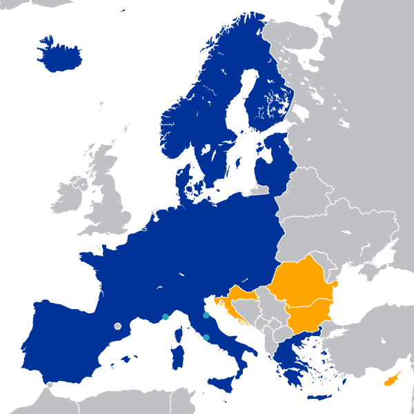 Map of the 1995 Schengen Area (blue); Countries with open borders (turquoise); Countries legally obliged to join (orange).