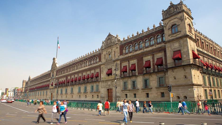 A view of the National Palace from the outside of the Zocalo.