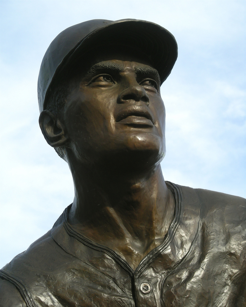 A statue of Roberto Clemente.