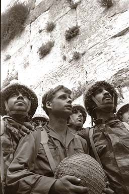 Photograph taken by David Rubinger of IDF paratroopers at the Western Wall in Jerusalem.