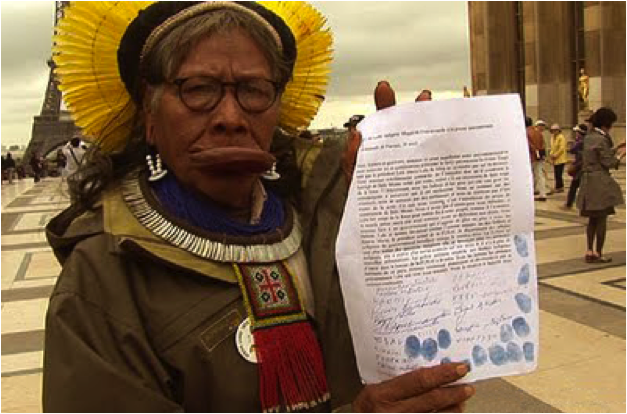 Chief Raoni, of the Kayapo people, showing his petition against Belo Monte Dam.
