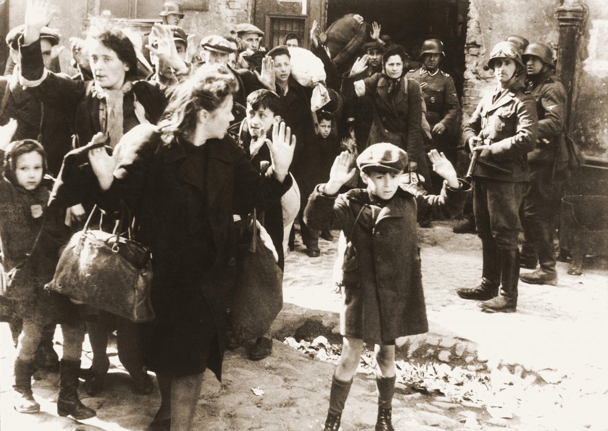 Photograph of German soldiers rounding up Jews for deportation.