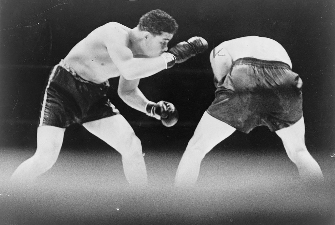 American Joe Louis fights German Max Schmeling in 1936