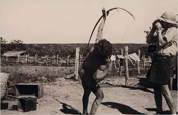 Claude Lévi-Strauss photographing a Brazilian native in the 1930s.