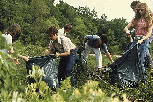 People collecting litter in 1972 near Fort Smith, Arkansas.