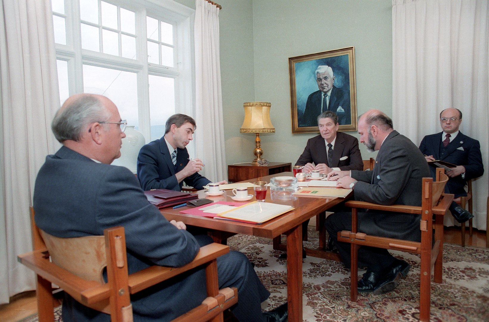 Negotiations at the 1986 Reykjavik Summit.