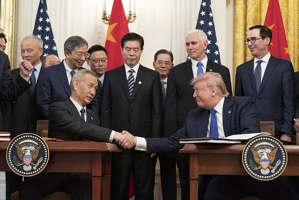 President Donald J. Trump and Chinese Vice Premier Liu He shaking hands.