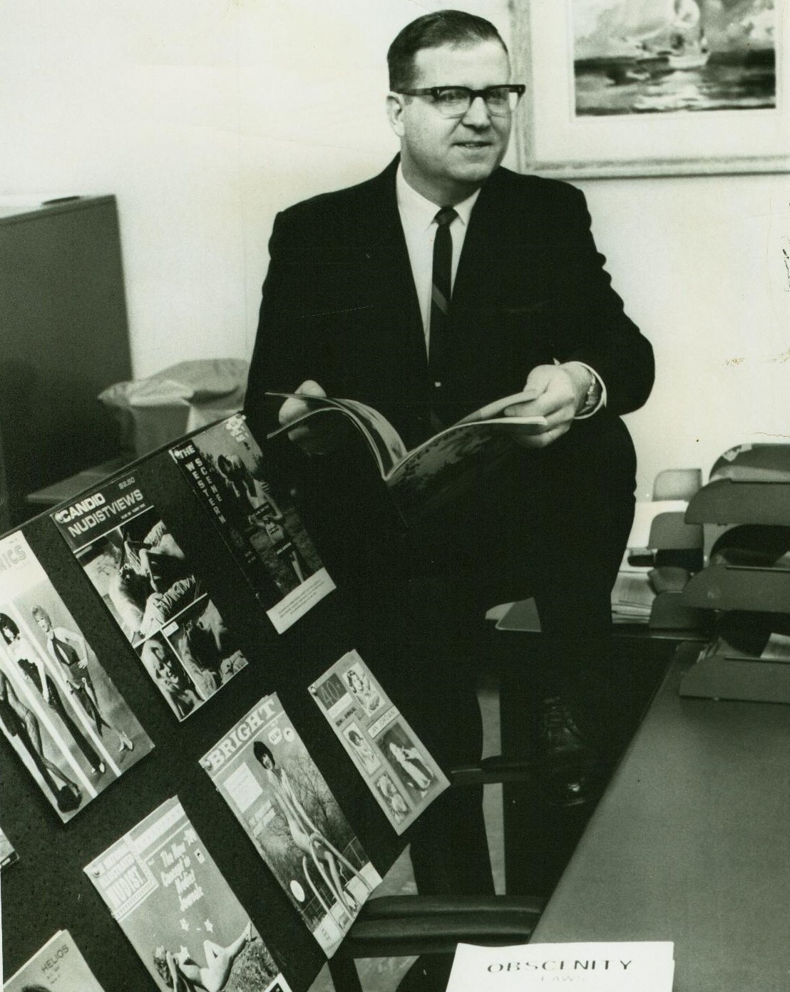 Gil Thurman of Dayton vice squad poses with magazines in 1967.