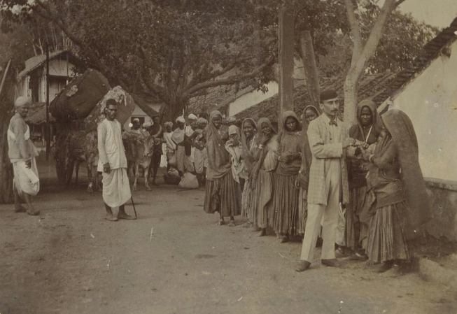 Medical inspection of women during plague outbreak in Sion Causeway, Bombay