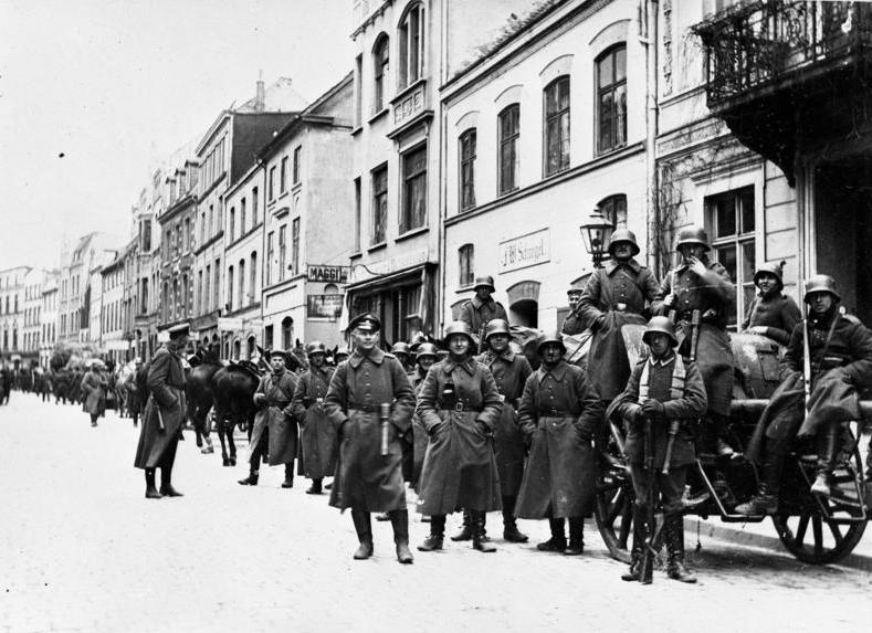 An image of the freikorps, military units who fought against domestic revolutionaries.