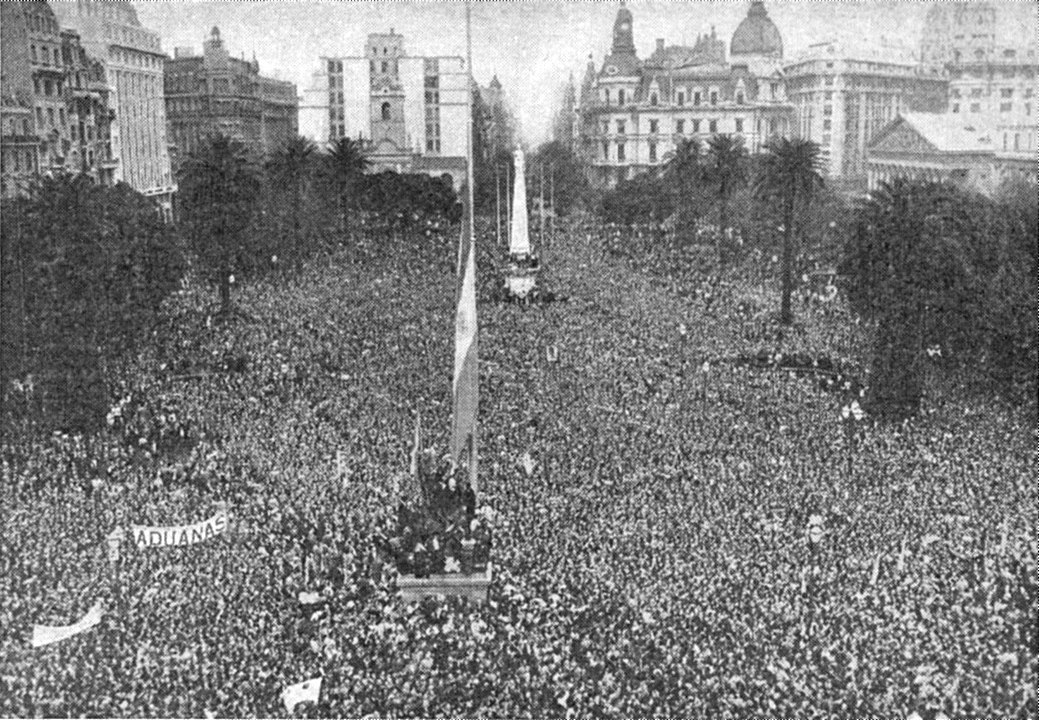 Peronist demonstration in the Plaza de Mayo during Perón's first term.