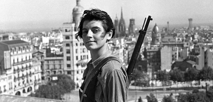 Marina Ginestà at the top of Hotel Colón in Barcelona on July 21, 1936.