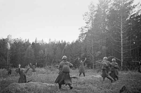 German soldiers surrender to Red Army units near Vitovka on the Bryansk Front, 1941