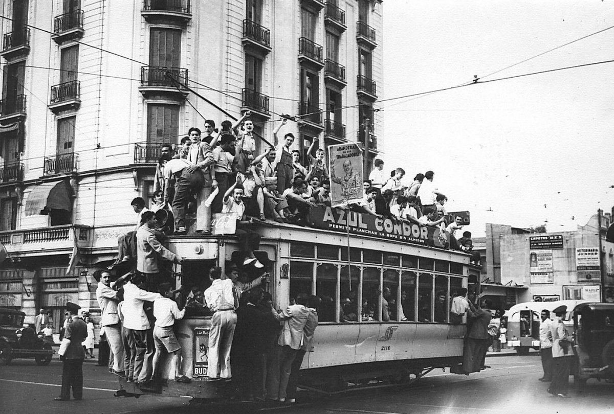 Tramway car carrying descamisados in Buenos Aires.