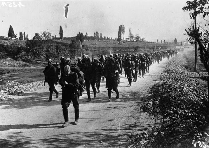 Greek soldiers retreating in 1922.