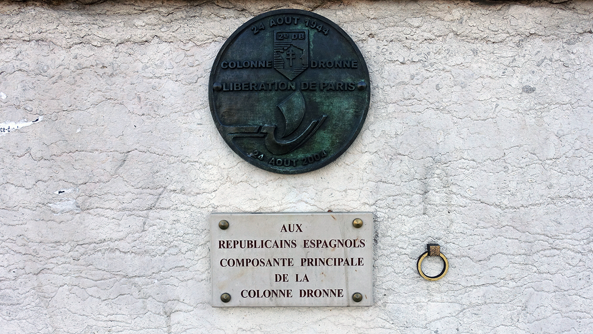 A memorial plaque in Paris honoring the Spanish Republicans who made up the majority of the 'Dronne' squadron of the French 2nd Armored Division.