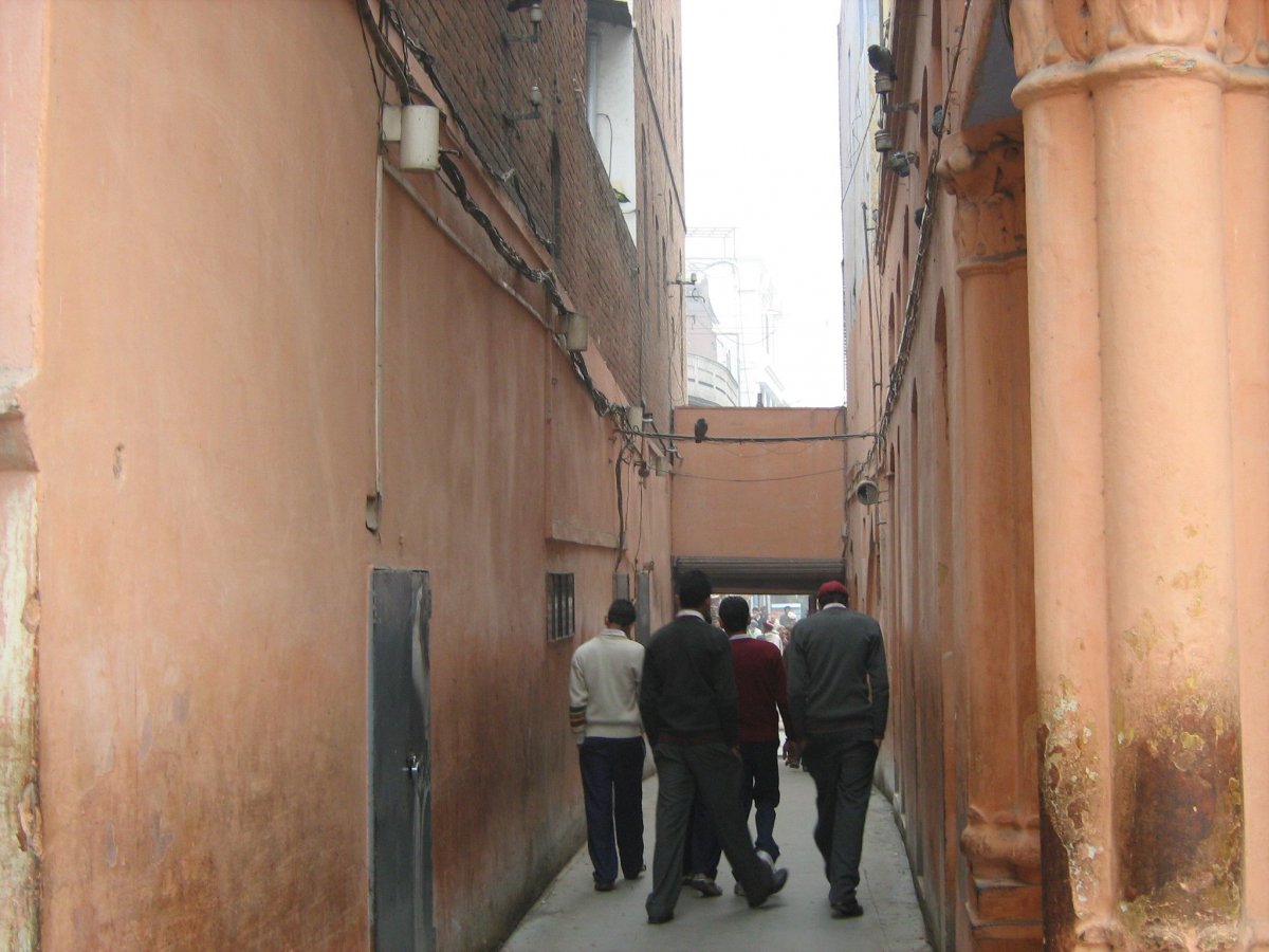 The passageway to Jallianwala Bagh square.