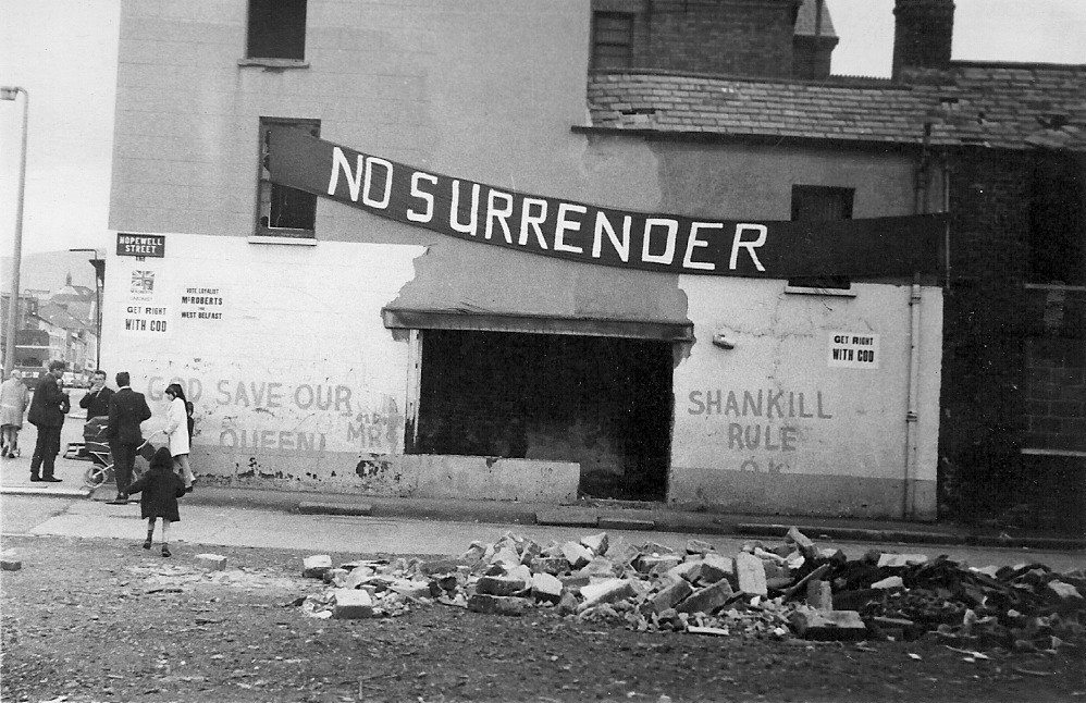 Graffiti and banner by conservative Unionists.