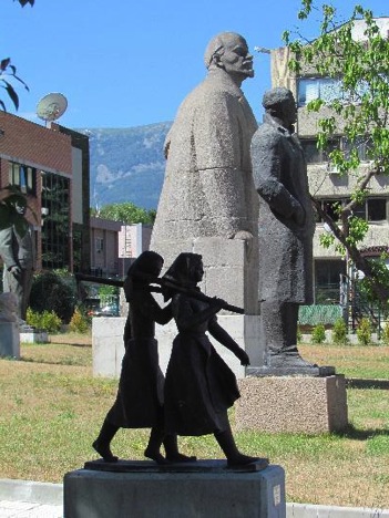 Monuments of Lenin, communist leaders, and female diggers.