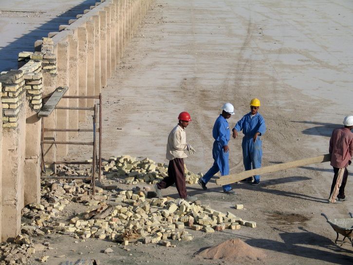 Yemeni canal workers in 2003.