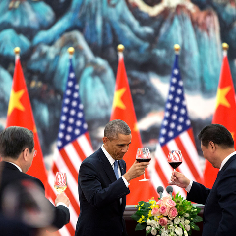 President Barack Obama and President Xi Jinping toast during a 2014 State Banquet.