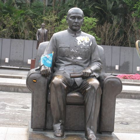 Sun Yat-sen statue with DPP pennant