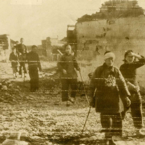 Chinese refugees returning home in 1944 only to find their homes destroyed.