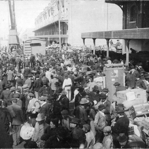 Arrival of immigrants in Buenos Aires.