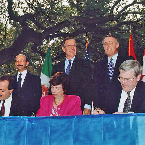 George H.W. Bush and other leaders sign the draft of NAFTA in 1992.