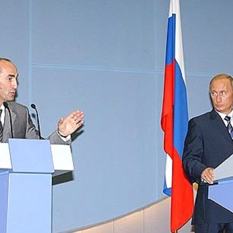 Russian President Vladimir Putin and Armenian President Robert Kocharyan.