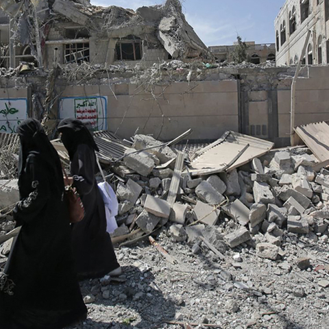 Two women in black hijab in Yemen