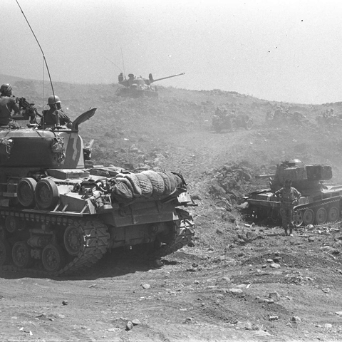 tanks and soldier fighting in the Arab-Israeli Conflict