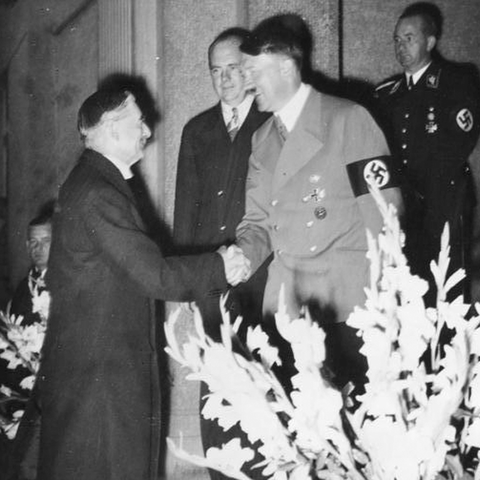 Hitler with politicians 