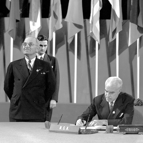 US Secretary of State Edward R. Stettinius, Jr., signing the UN Charter on 26 June 1945. President Truman stands by at left (UN Photo/Yould).
