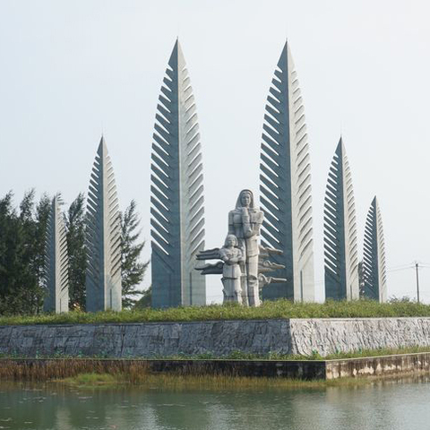 Pinterest Hien Luong Bridge - Ben Hai River, Quang Tri, Vietnam