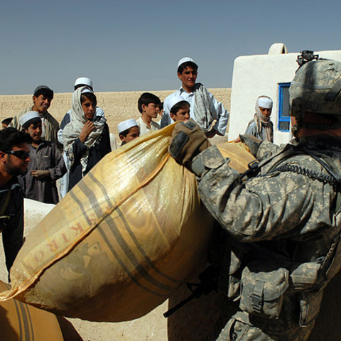 United States soldier distributes food aid to a Afghanistan province 