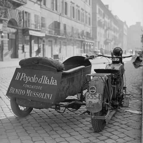 Motorcycle and sidecar with an advertisement for the Popolo d'Italia newspaper.