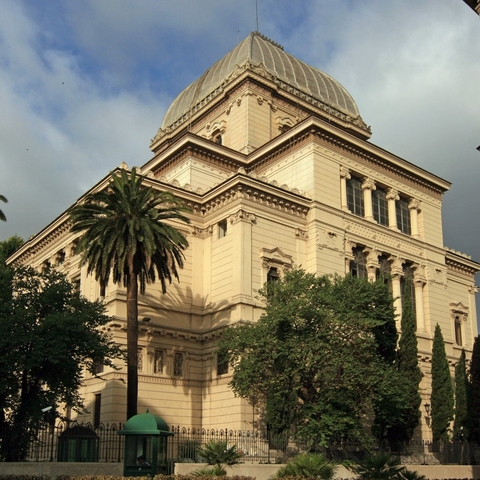 A photo of the Great Synagogue of Rome.