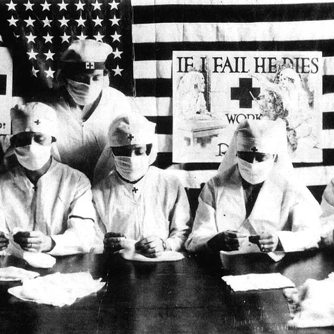 members of the red cross during the 1918 flu pandemic