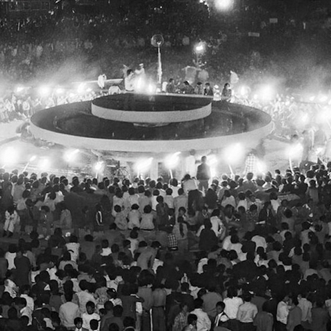 On the first day of the uprising, protesters assembled around the fountain outside the Jeollanam-do Provincial Office, a site that would become central to the struggle against military oppression. Courtesy of the 5.18 Foundation.