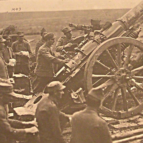 A British-made howitzer manned by Greeks during the Second Battle of İnönü.