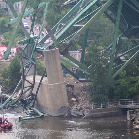 Minneapolis I-35 Bridge collapse.