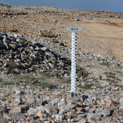 Hume Reservoir water level marker, showing the significantly reduced level of water, July 2009