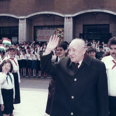 János Kádár visiting schoolchildren in Budapest.