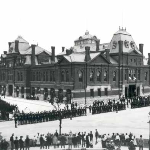 Striking American Railway Union members confront Illinois National Guard troops in Chicago during the Pullman Strike in 1894.